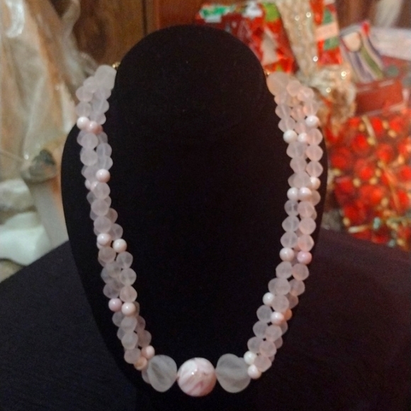 Avon Jewelry - 1990 shear style  vintage necklace adjustable 12 to 16 inches n.i.b.